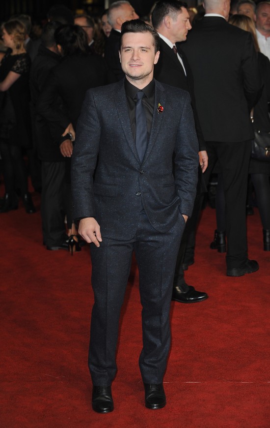 Pół piersi i mokry całus - Jennifer Lawrence jest w formie