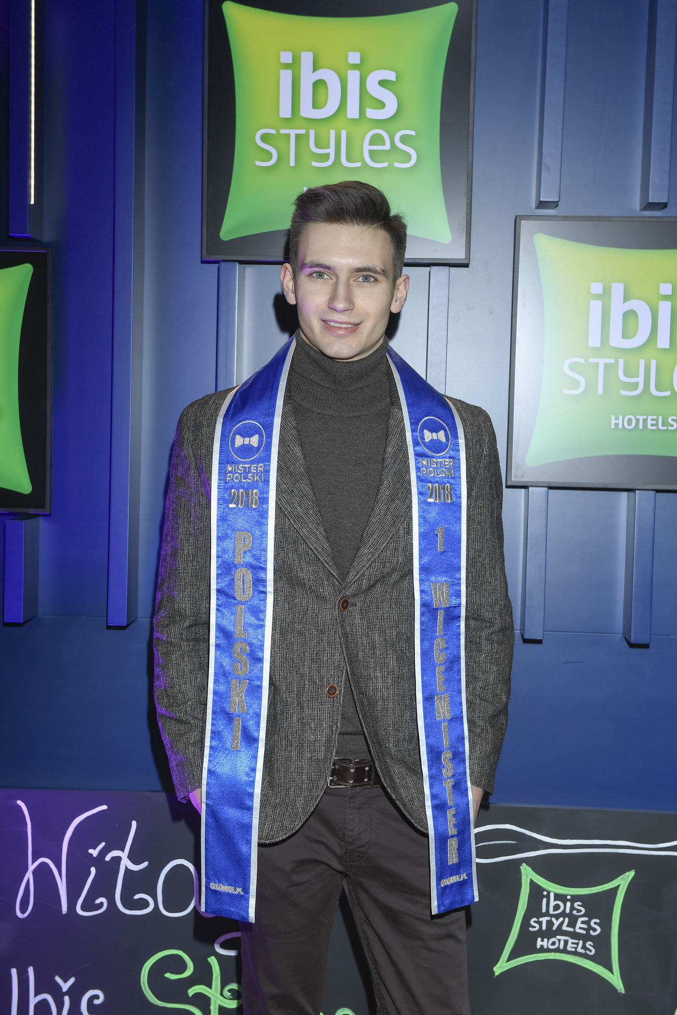 Szostak w DZIWNYCH butach i Paulina Sykut w bieli na otwarciu hotelu (ZDJĘCIA) Szostak w DZIWNYCH butach i Paulina Sykut w bieli na otwarciu hotelu (ZDJĘCIA)