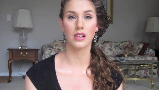 Miała straszny trądzik, dziś jest modelką [VIDEO]