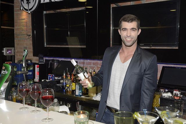 Pietrasińska wypina się na planie Miłości na bogato (FOTO) Pietrasińska wypina się na planie Miłości na bogato (FOTO)