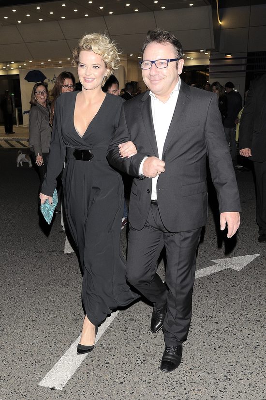 Kreacja z dekoltem zdziałała cuda (FOTO)