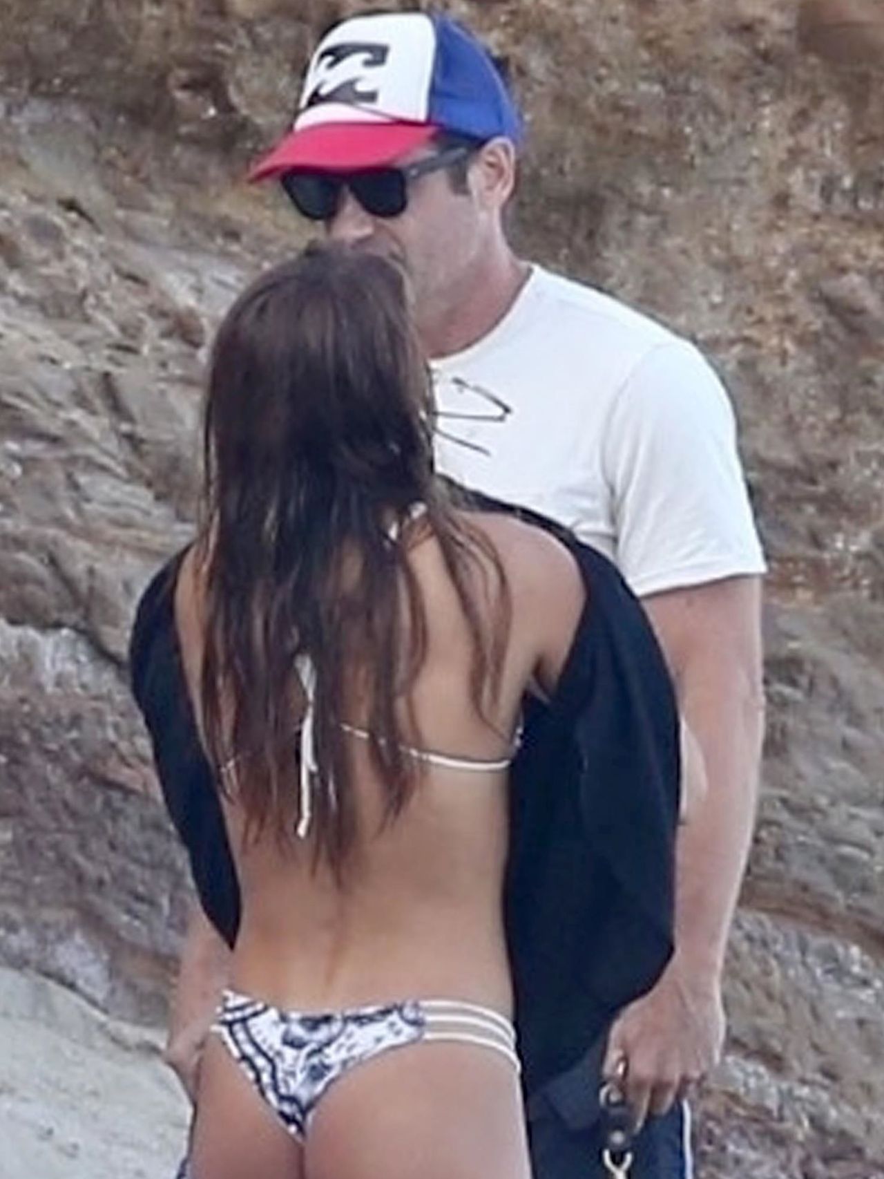 58-letni David Duchovny z młodszą o 33 lata partnerką na plaży (ZDJĘCIA)