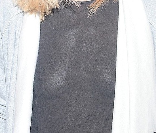 Ups - ta aktorka nie wiedziała, że bluzka prześwituje (FOTO)