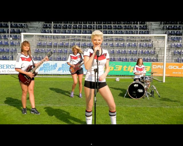 Melanie Mueller - gwiazda filmów porno śpiewa dla Niemców