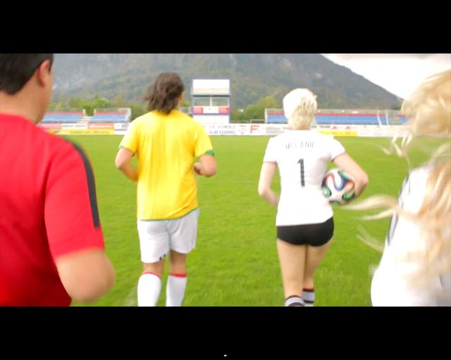 Melanie Mueller - gwiazda filmów porno śpiewa dla Niemców