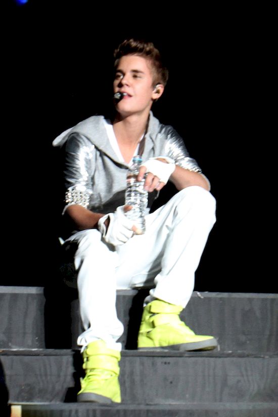 Justin Bieber przejechał fotografa! Mamy wideo z wypadku Justin Bieber przejechał fotografa! Mamy wideo z wypadku