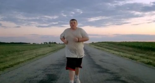 Gwiazda reklamy Nike waży ponad 90 kilo [VIDEO]