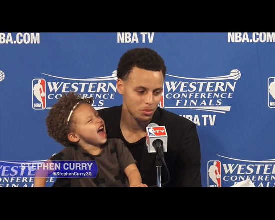 Córka Stephena Curry, gwiazdy NBA, skradła tacie wywiad