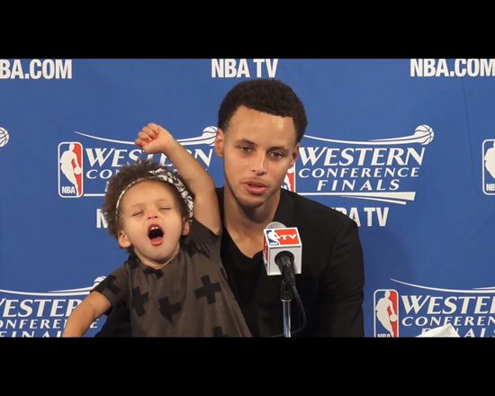 Córka Stephena Curry, gwiazdy NBA, skradła tacie wywiad
