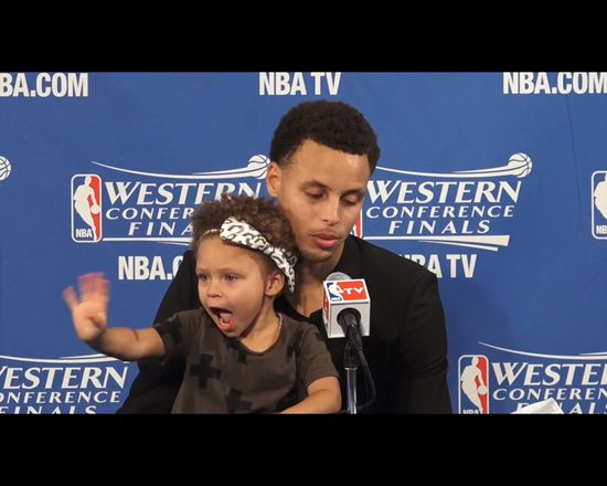 Córka Stephena Curry, gwiazdy NBA, skradła tacie wywiad