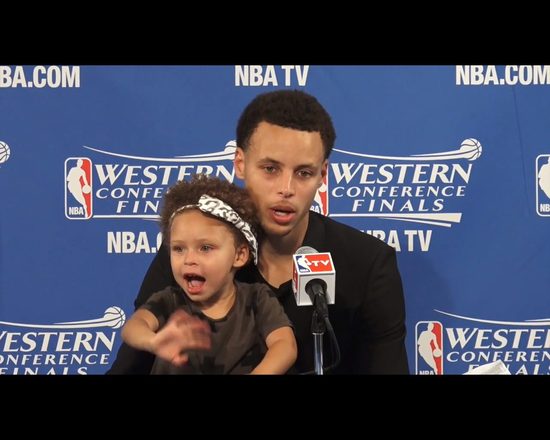 Córka Stephena Curry, gwiazdy NBA, skradła tacie wywiad