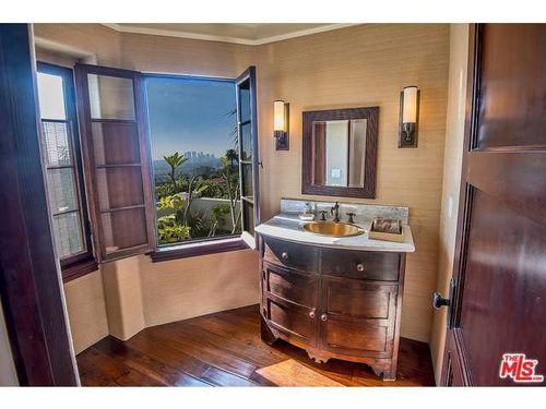 Oświadczył się i musi kupić nowy dom? (FOTO)