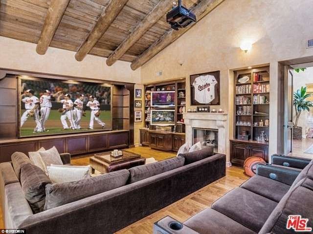 Nick Lachey sprzedał kolejną willę. Ma problemy finansowe?
