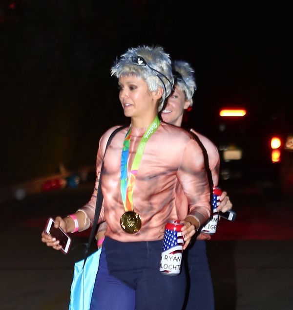 Jedna z najpiękniejszych aktorek Hollywood na Halloween przebrała się za FACETA 