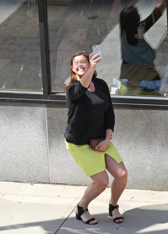 Co wyprawia ta kobieta? (FOTO)