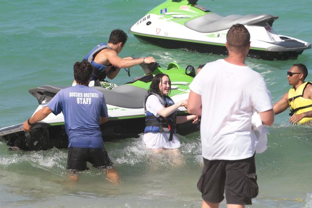 Noah Cyrus BEZ MAKIJAŻU, ale za to z przystojniakiem na plaży (ZDJECIA) Noah Cyrus BEZ MAKIJAŻU, ale za to z przystojniakiem na plaży (ZDJECIA)