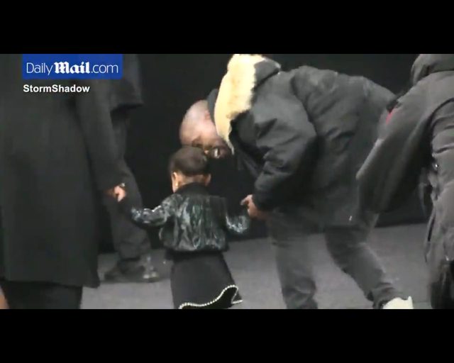 North West znów wpadła w złość na pokazie mody