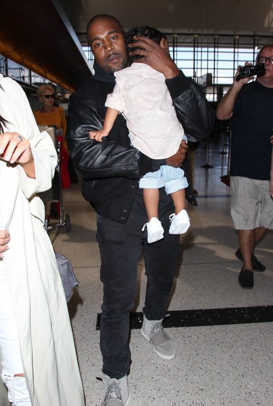 Śpiąca Nori na lotnisku (FOTO)