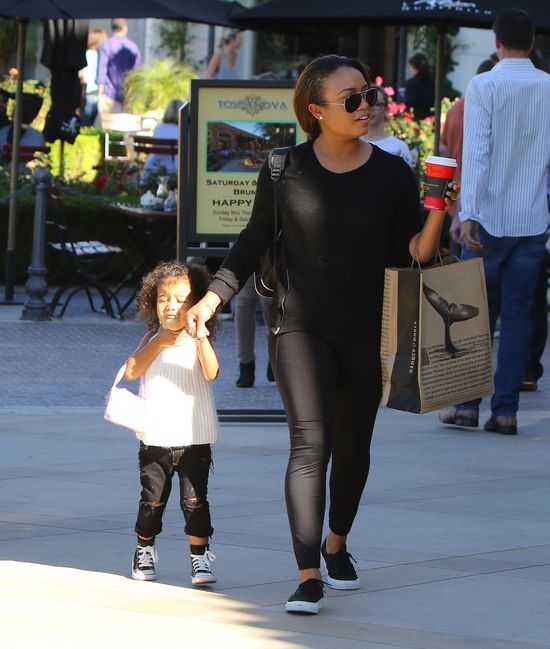 Gdy mama na salonach, niania pozwala nosić Nori afro (FOTO) Gdy mama na salonach, niania pozwala nosić Nori afro (FOTO)