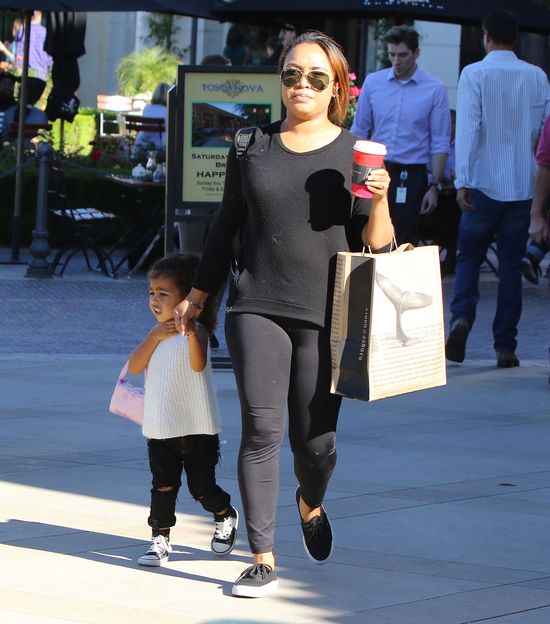 Gdy mama na salonach, niania pozwala nosić Nori afro (FOTO) Gdy mama na salonach, niania pozwala nosić Nori afro (FOTO)