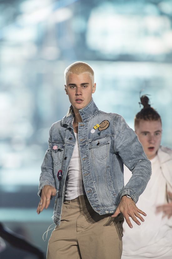 Justin Bieber przejechał fotografa! Mamy wideo z wypadku Justin Bieber przejechał fotografa! Mamy wideo z wypadku