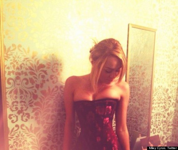Miley Cyrus ma juz talię osy (FOTO)
