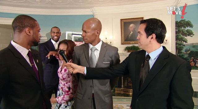 Dziwaczne zachowanie Michelle Obamy [VIDEO]