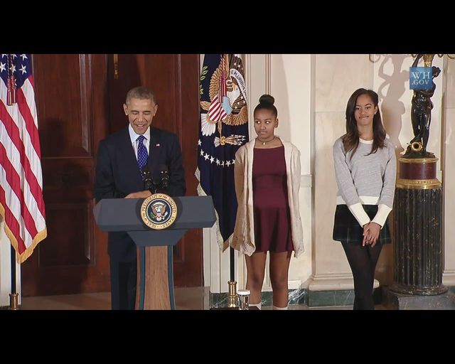 Znudzone i źle ubrane Obamówny podczas ułaskawiania indyka