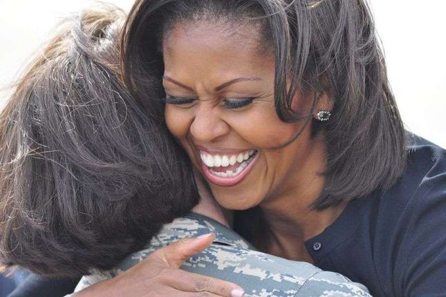 Mała demonstracja lotników na spotkaniu z Michelle Obamą