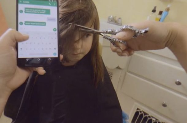 Mama obcinała córce grzywkę i wysyłała sms-y [VIDEO]