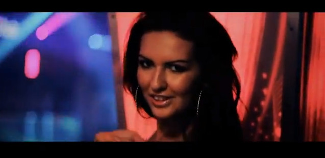 Ola Wróbel z teledysku zespołu Weekend nie ma chłopaka