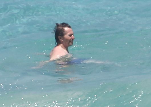 Gary Oldman wypoczywa z młodą żoną i synami (FOTO)