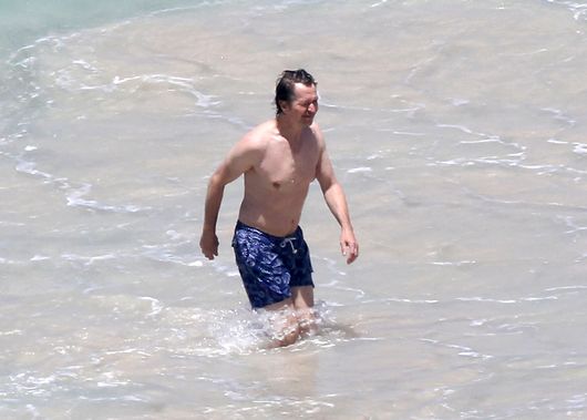 Gary Oldman wypoczywa z młodą żoną i synami (FOTO)