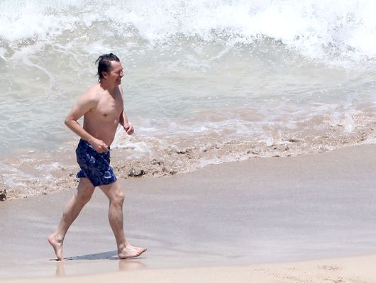 Gary Oldman wypoczywa z młodą żoną i synami (FOTO)