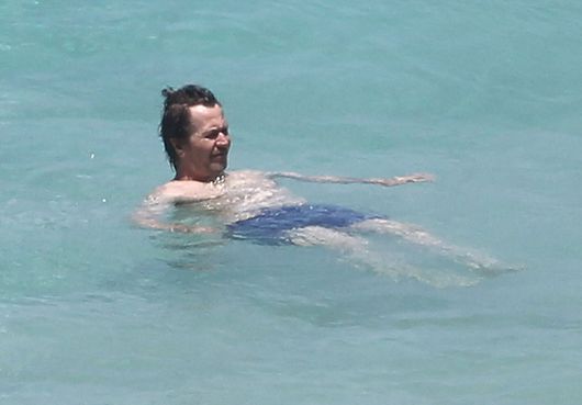 Gary Oldman wypoczywa z młodą żoną i synami (FOTO)