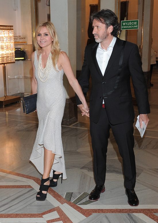 Wpadka Olejnik - rozpięła się jej bluzka (FOTO) Wpadka Olejnik - rozpięła się jej bluzka (FOTO)