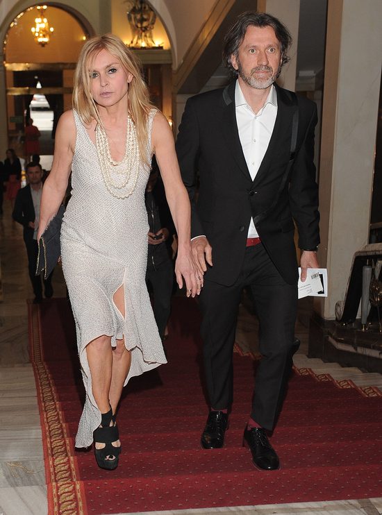 Wpadka Olejnik - rozpięła się jej bluzka (FOTO) Wpadka Olejnik - rozpięła się jej bluzka (FOTO)