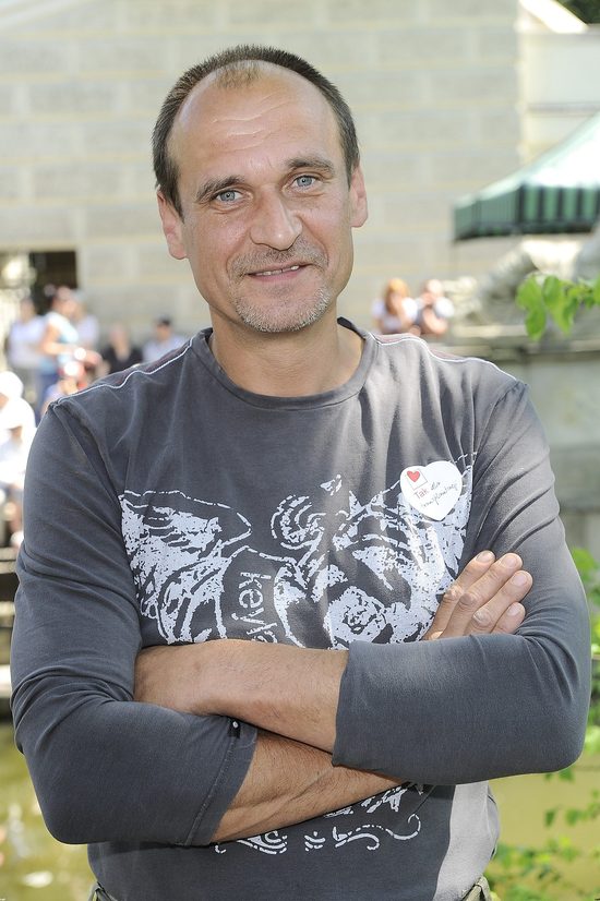 Wpadka Olejnik - rozpięła się jej bluzka (FOTO) Wpadka Olejnik - rozpięła się jej bluzka (FOTO)