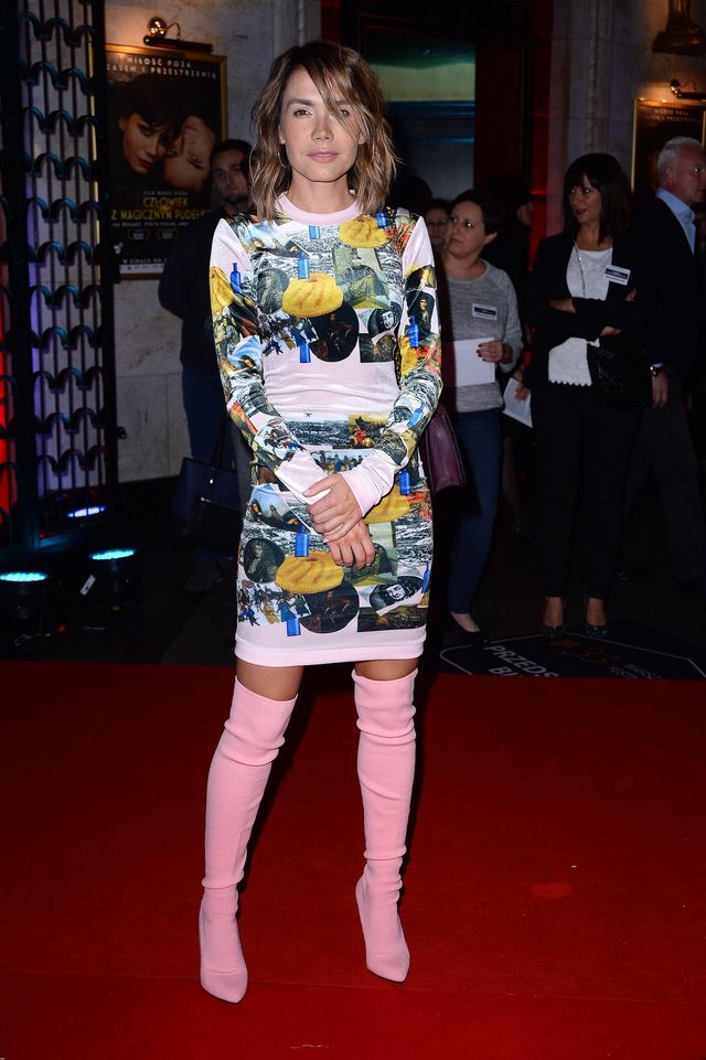 Kiedyś nosiła workowate dżinsy, dziś... różowe kozaczki (ZDJĘCIA) Kiedyś nosiła workowate dżinsy, dziś... różowe kozaczki (ZDJĘCIA)