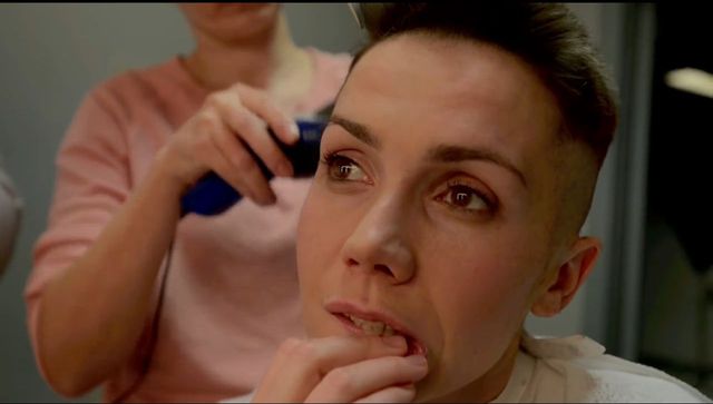 Olga Bołądź ogoliła włosy! (VIDEO)