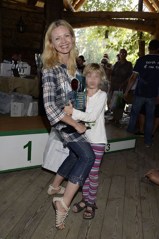 Olga Borys łowi ryby z córeczką (FOTO)