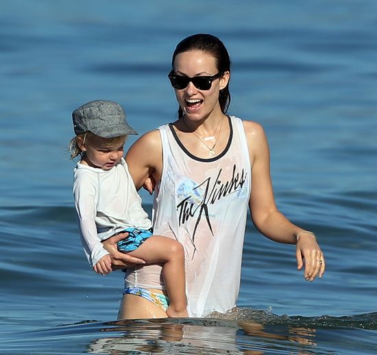 Rzadki widok - Olivia Wilde w bikini z rodzinką (FOTO) Rzadki widok - Olivia Wilde w bikini z rodzinką (FOTO)