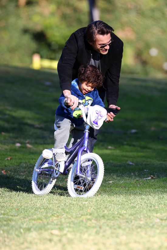 Rozwód rodziców wyjdzie mu na dobre? (FOTO)