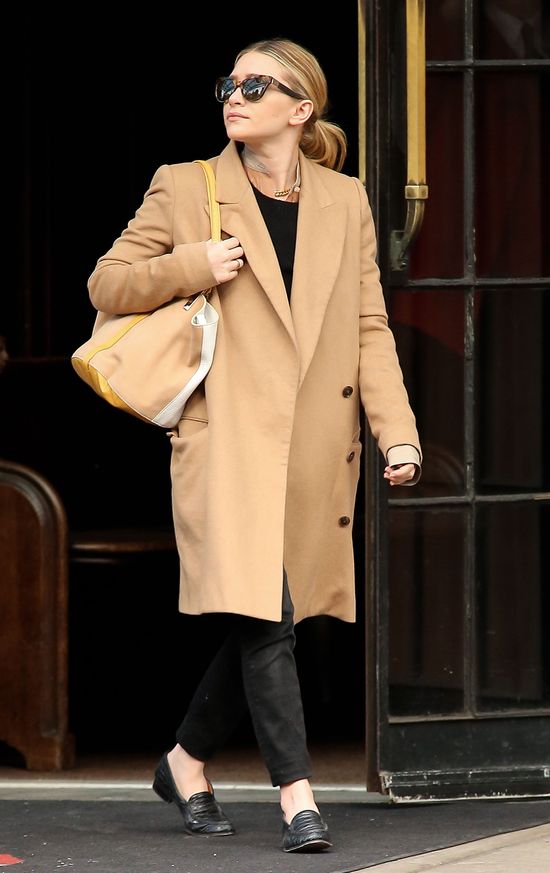 Ashley Olsen w za dużym płaszczu Ashley Olsen w za dużym płaszczu