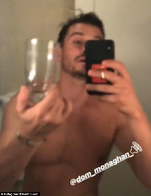 Tego nie możecie przegapić - PÓŁNAGI Orlando Bloom w łazience (ZDJĘCIA) Tego nie możecie przegapić - PÓŁNAGI Orlando Bloom w łazience (ZDJĘCIA)