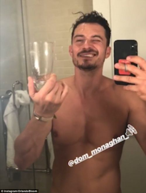 Tego nie możecie przegapić - PÓŁNAGI Orlando Bloom w łazience (ZDJĘCIA) Tego nie możecie przegapić - PÓŁNAGI Orlando Bloom w łazience (ZDJĘCIA)