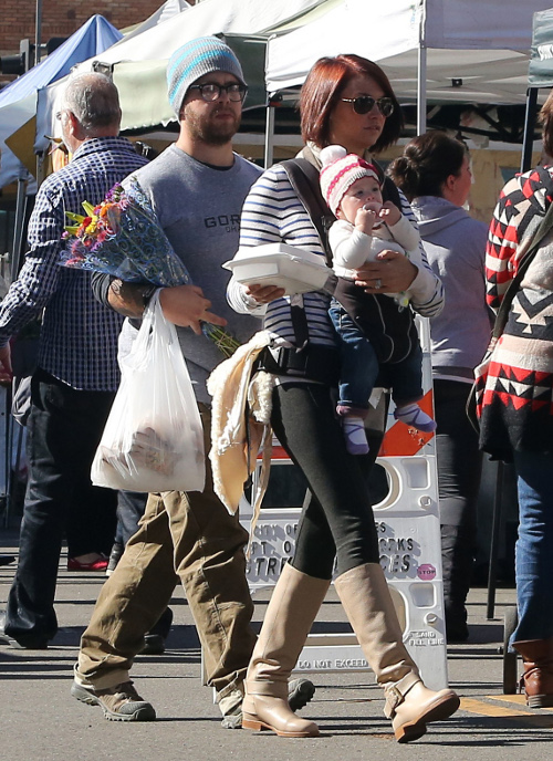 Ben Affleck oraz Jack Osbourne z rodzinami na bazarze (FOTO)