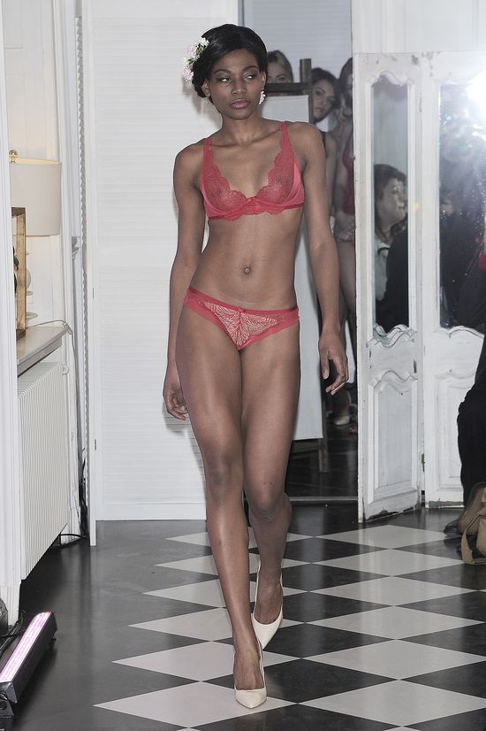 Osi Ugonoh pokazała swoją siostrę Osi Ugonoh pokazała swoją siostrę