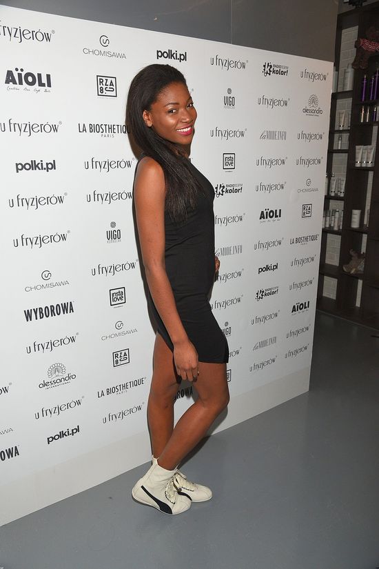 Osi Ugonoh pokazała swoją siostrę Osi Ugonoh pokazała swoją siostrę