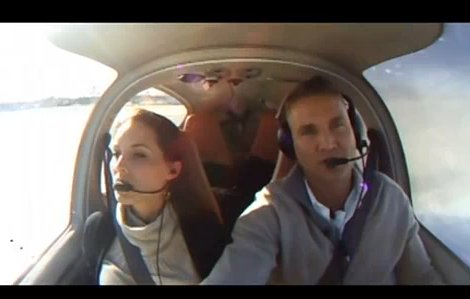 Romantyczne oświadczyny w przestworzach (VIDEO)